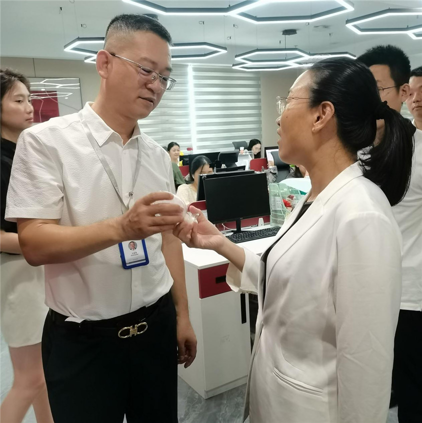 区向导莅临指导，，，，，，，相助助力自贸港